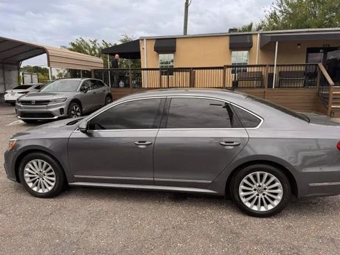 Used 2017 Volkswagen Passat 1.8T SE w/ SE Lighting Package FWD image 4