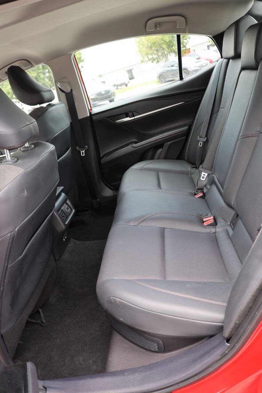 Used 2025 Toyota Camry XLE FWD image 16