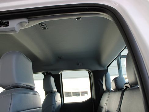 Used 2025 Ford F250 XL AWD/4WD image 21