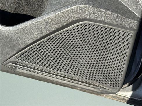 Used 2023 Volkswagen Tiguan SE R-Line image 13