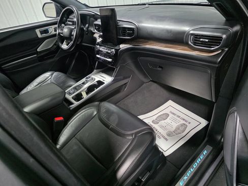 Used 2022 Ford Explorer Platinum w/ Equipment Group 601A AWD/4WD image 7