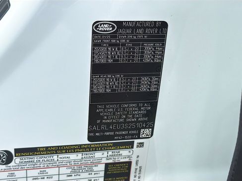 Certified 2025 Land Rover Discovery Dynamic SE AWD/4WD image 43