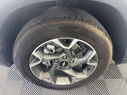 Used 2025 Chevrolet Trax LT w/ Driver Confidence Package FWD image 35
