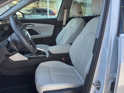 Used 2025 Audi Q5 Premium w/ Convenience Package image 12