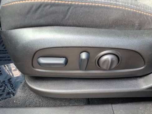 Used 2024 Chevrolet Equinox LT FWD image 24