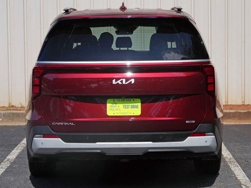 Used 2025 Kia Carnival EX FWD image 55