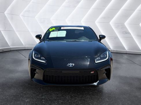Used 2024 Toyota GR86 RWD image 2