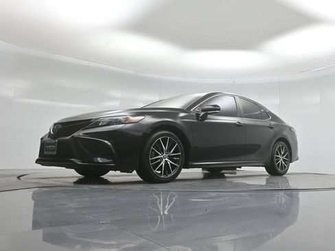 Used 2022 Toyota Camry SE FWD image 43