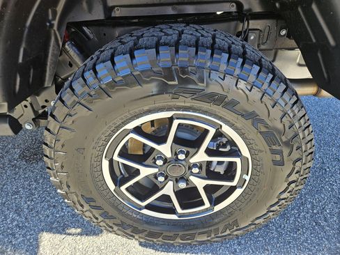 Used 2025 Jeep Gladiator Rubicon w/ Convenience Group image 14