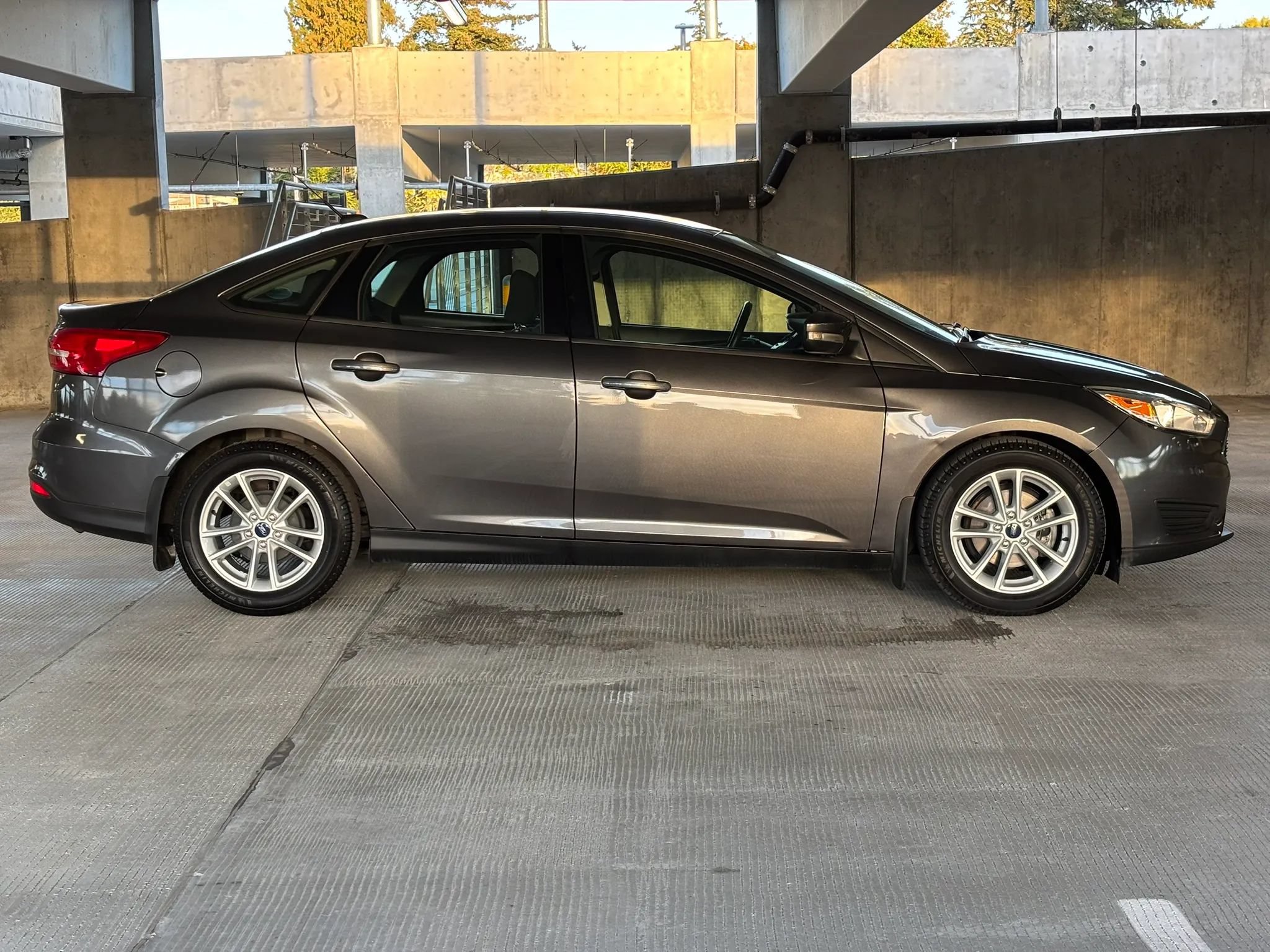 Used 2016 Ford Focus SE w/ SE Cold Weather Package FWD image 7