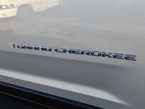 Used 2022 Jeep Grand Cherokee Limited 4xe image 13