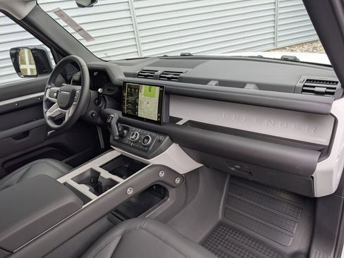 Used 2025 Land Rover Defender 110 S AWD/4WD image 33