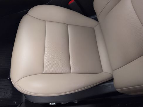 Used 2024 Cadillac XT4 Premium Luxury FWD image 16