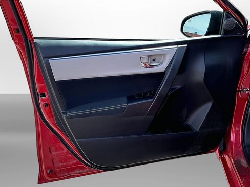 Used 2015 Toyota Corolla LE FWD image 25
