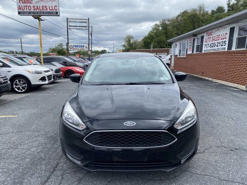 Used 2018 Ford Focus SE FWD image 2