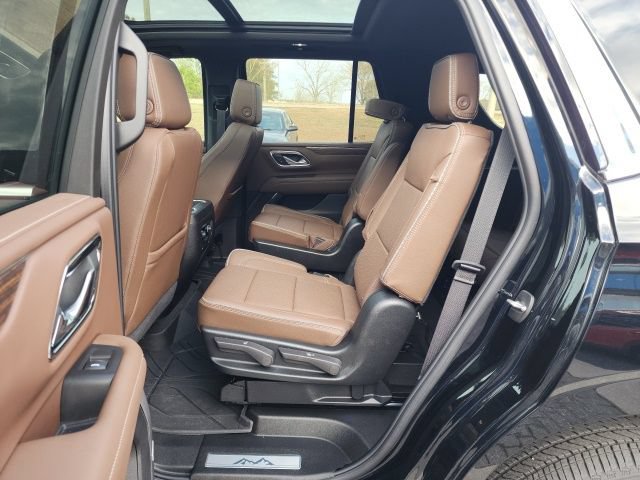 Used 2024 Chevrolet Tahoe High Country AWD/4WD image 19