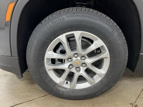Used 2023 Chevrolet Traverse LS FWD image 25