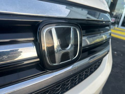 Used 2017 Honda Pilot Touring image 4