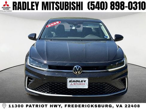 Used 2025 Volkswagen Jetta SE w/ Sunroof Package FWD image 22