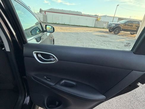 Used 2018 Nissan Sentra SR w/ Technology Package image 17