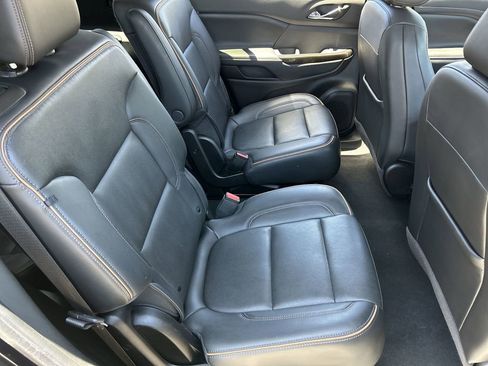 Used 2022 GMC Acadia AT4 w/ Preferred Package AWD/4WD image 27