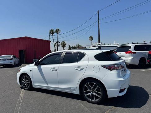 Used 2015 Lexus CT 200h w/ Navigation Package FWD image 3