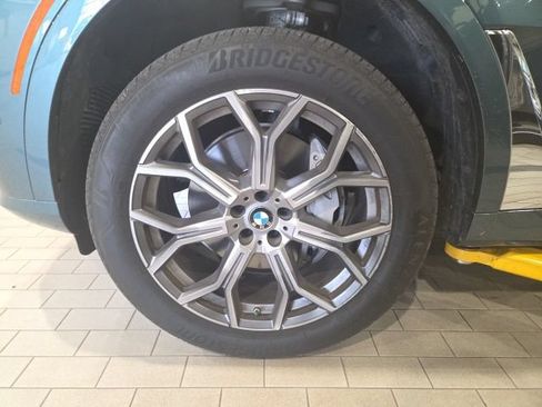 Certified 2024 BMW X7 xDrive40i w/ Premium Package AWD/4WD image 4
