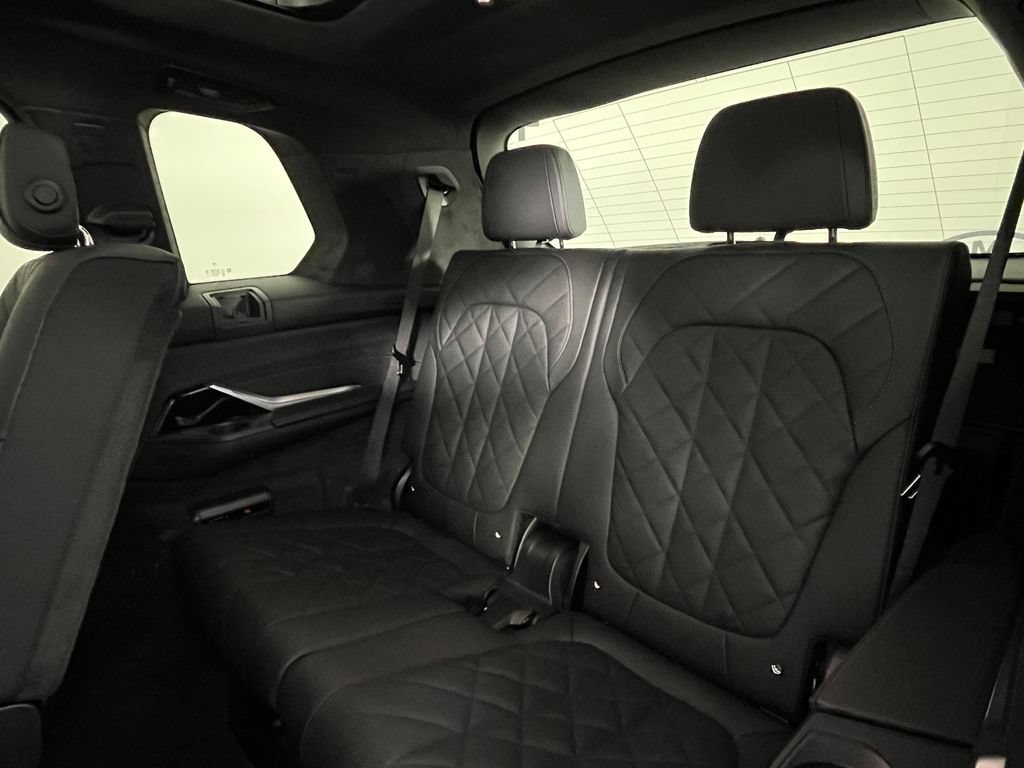 Used 2027 BMW X7 xDrive40i w/ Executive Package AWD/4WD image 23