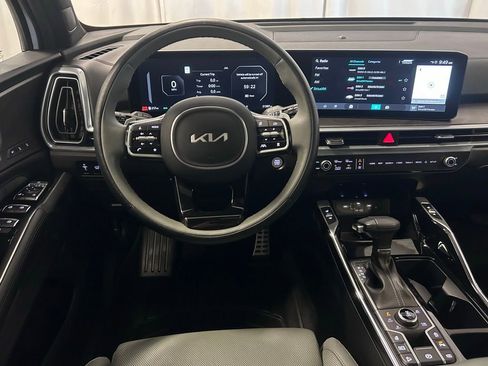 Used 2024 Kia Sorento SX Prestige w/ Sage Leather Package AWD/4WD image 3