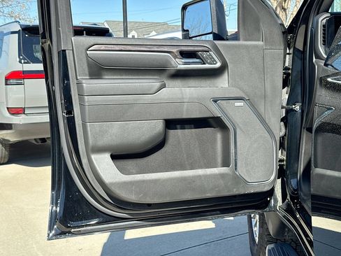 Used 2025 Chevrolet Silverado 2500 LTZ w/ LTZ Premium Package AWD/4WD image 12
