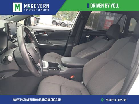 Used 2022 Toyota RAV4 SE w/ Weather & Moonroof Package AWD/4WD image 16