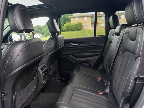 Used 2024 Jeep Grand Cherokee Altitude AWD/4WD image 30