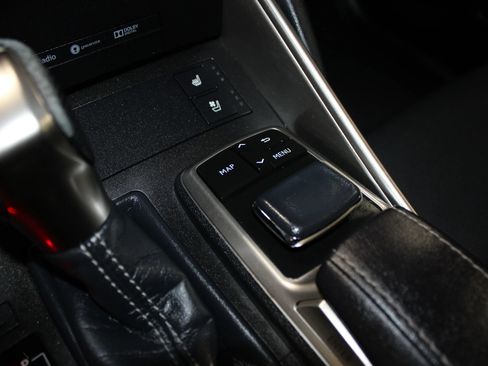 Used 2017 Lexus IS 350 AWD image 21