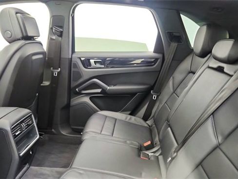 Used 2021 Porsche Cayenne Base image 28