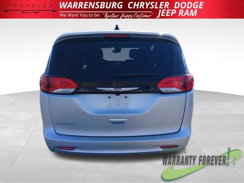 Used 2023 Chrysler Voyager LX FWD image 5