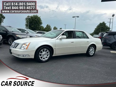Used 2008 Cadillac DTS w/ Sun And Sound Package FWD image 3