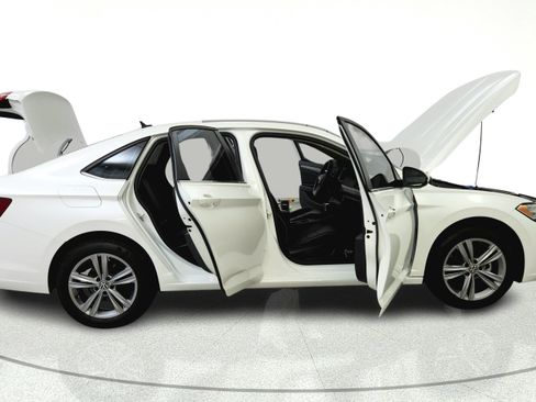 Used 2022 Volkswagen Jetta SE w/ Panoramic Sunroof Package FWD image 15