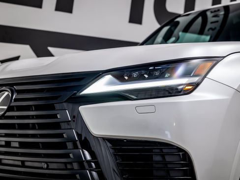 Used 2025 Lexus LX 600 4WD w/ Appearance Package image 15