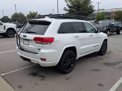 Used 2017 Jeep Grand Cherokee Overland AWD/4WD image 4