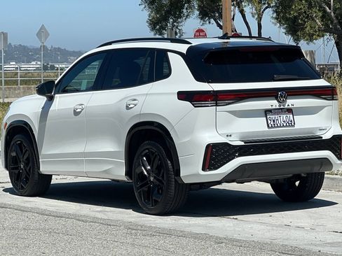 Certified 2026 Volkswagen Tiguan SE R-Line AWD/4WD image 6
