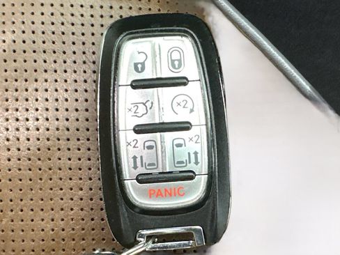Used 2020 Chrysler Pacifica Limited FWD image 38