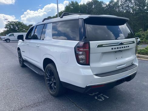Used 2024 Chevrolet Suburban LT w/ Luxury Package RWD image 4