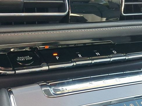 New 2026 Lincoln Aviator AWD image 7