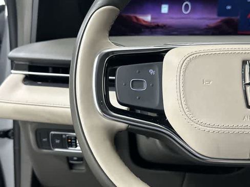 Used 2025 Lincoln Nautilus Premier AWD/4WD image 17