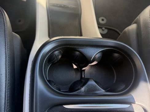 Used 2019 Chrysler Pacifica Touring-L FWD image 8