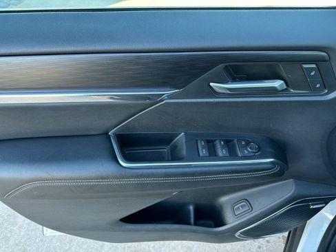 Used 2024 GMC Acadia Elevation image 18