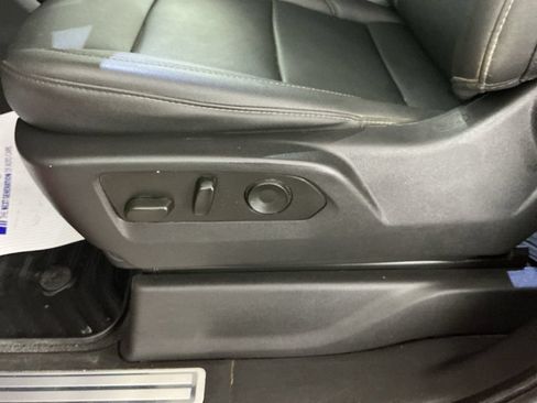 Used 2024 Chevrolet Silverado 2500 LTZ w/ LTZ Convenience Package AWD/4WD image 12