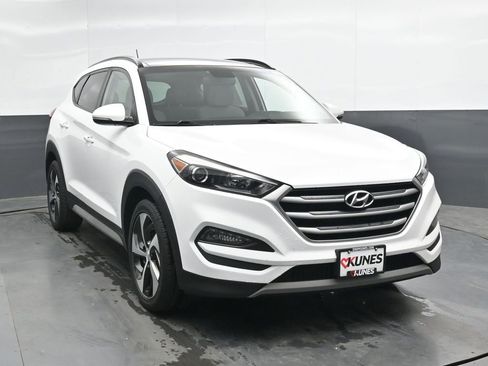 Used 2017 Hyundai Tucson Value AWD/4WD image 4