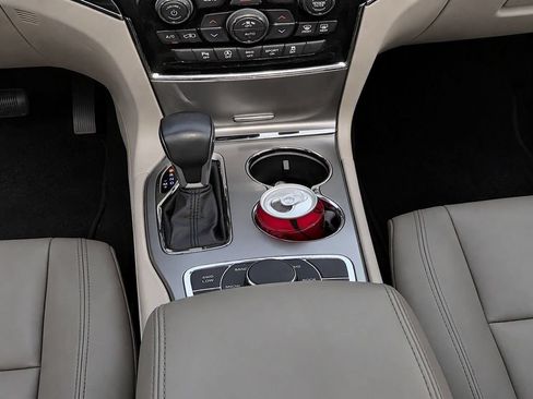 Used 2020 Jeep Grand Cherokee Limited AWD/4WD image 29