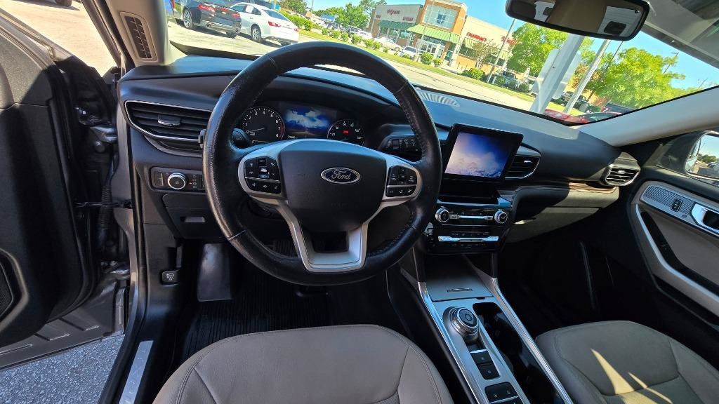Used 2021 Ford Explorer Limited w/ Equipment Group 301A RWD image 10